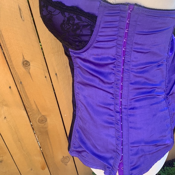 Frederick’s Y2k lace up purple satin corset with black satin lace up size 38 - Picture 6 of 9